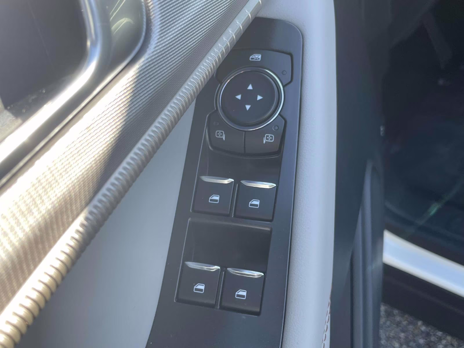 2026 Star White Metallic Tri-Coat Ford Explorer Active RWD SUV