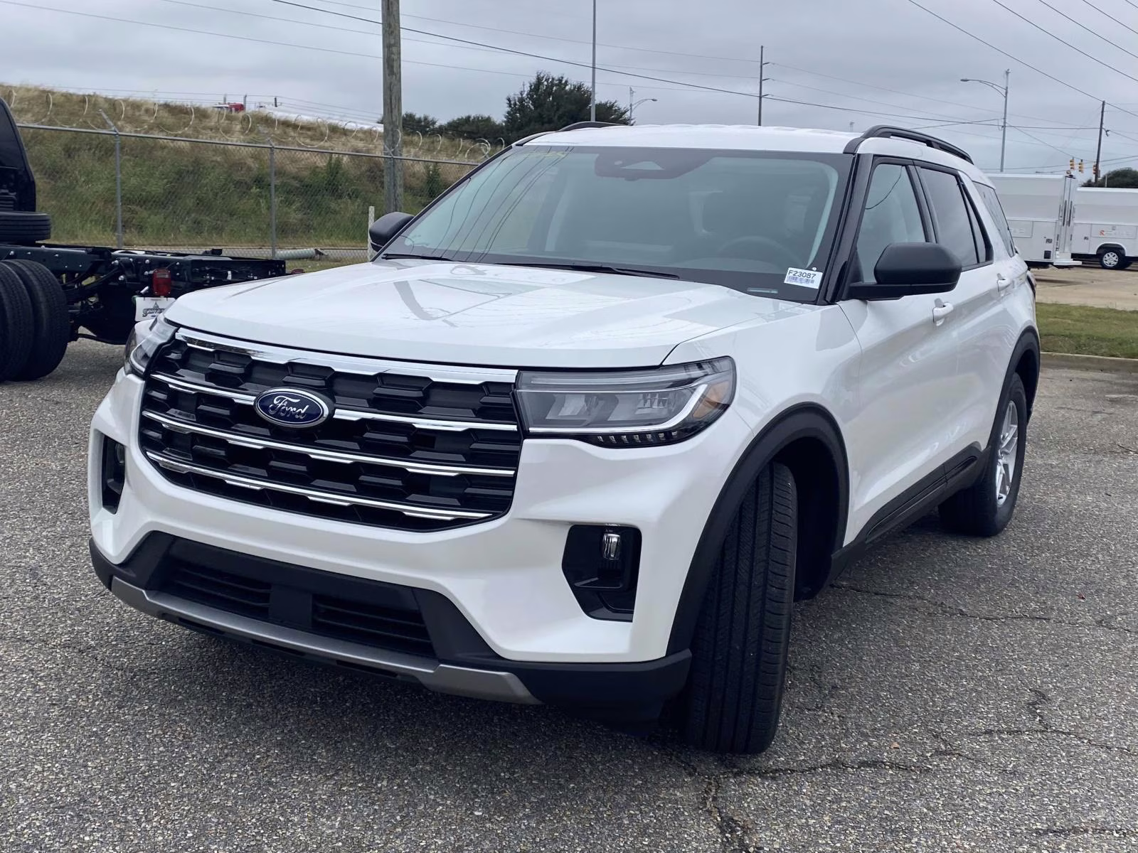 2026 Star White Metallic Tri-Coat Ford Explorer Active RWD SUV