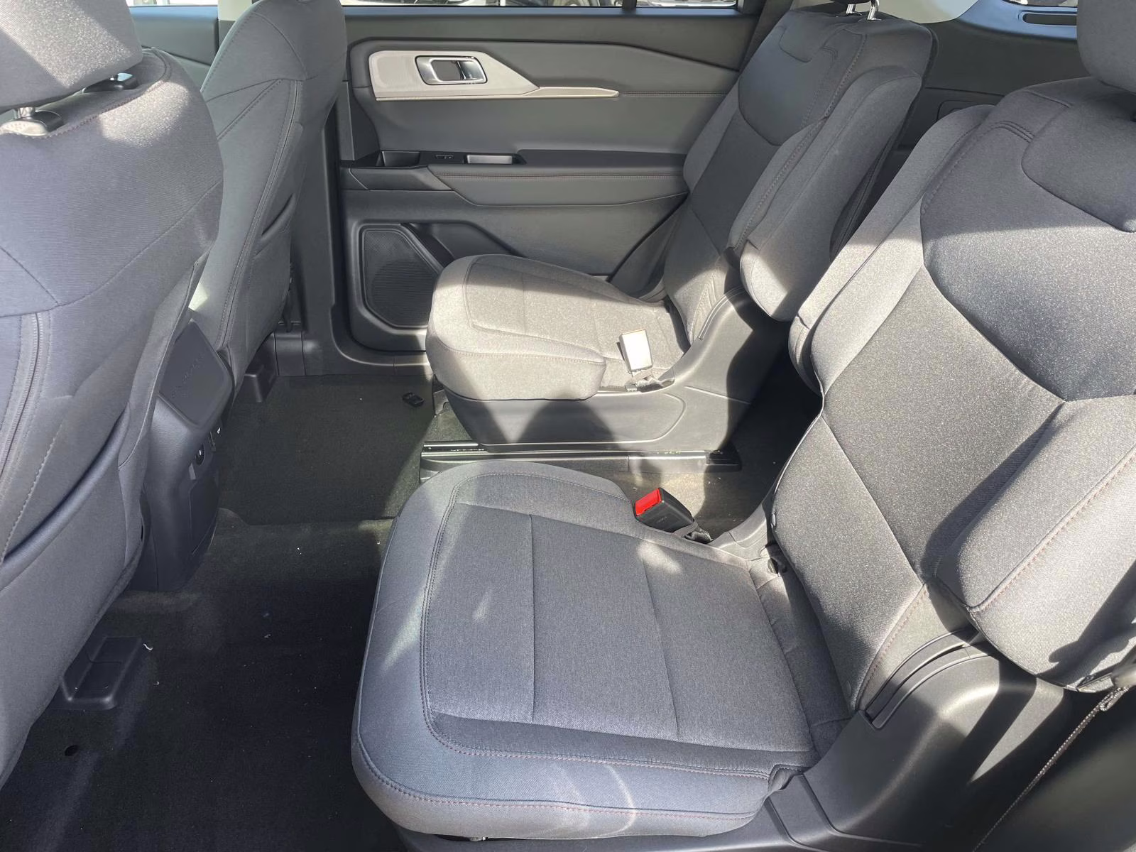 2026 Agate Black Metallic Ford Explorer Active RWD SUV