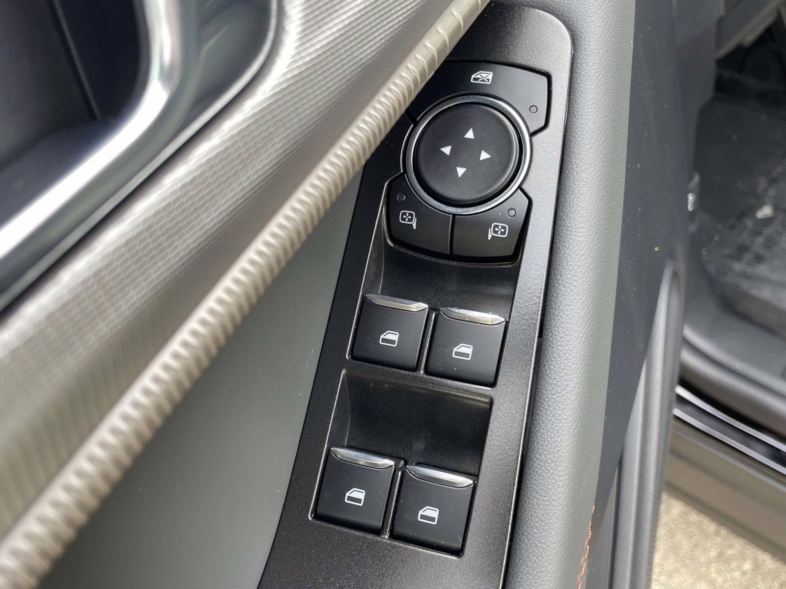 2026 Agate Black Metallic Ford Explorer Active RWD SUV