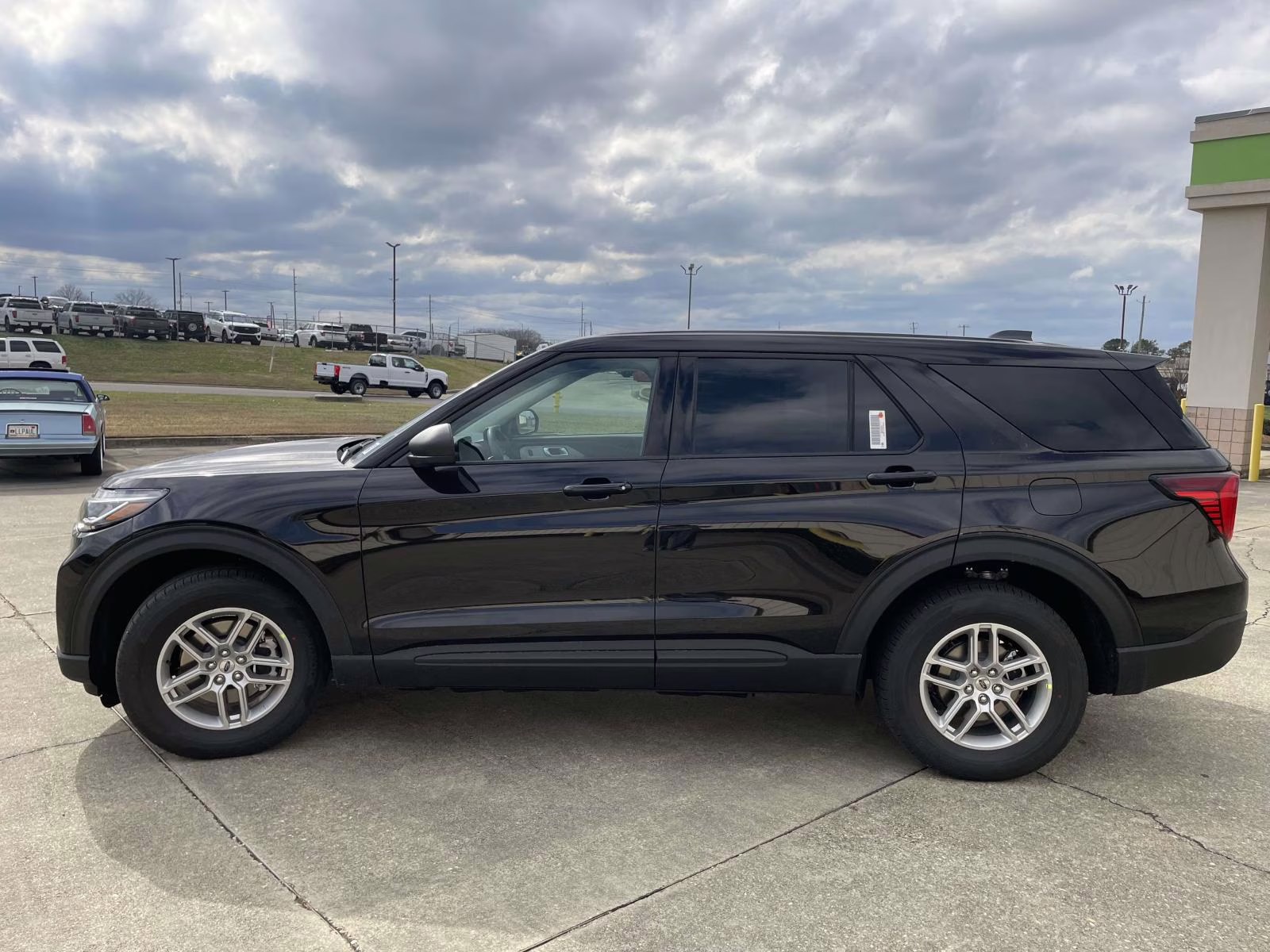 2026 Agate Black Metallic Ford Explorer Active RWD SUV