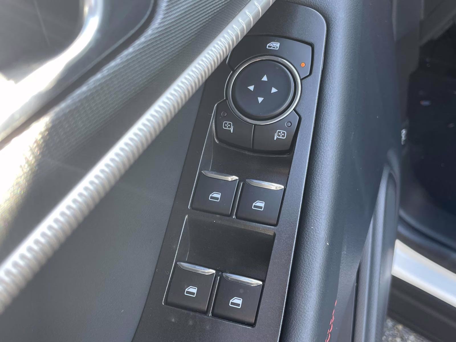 2026 Star White Metallic Tri-Coat Ford Explorer ST-Line RWD SUV