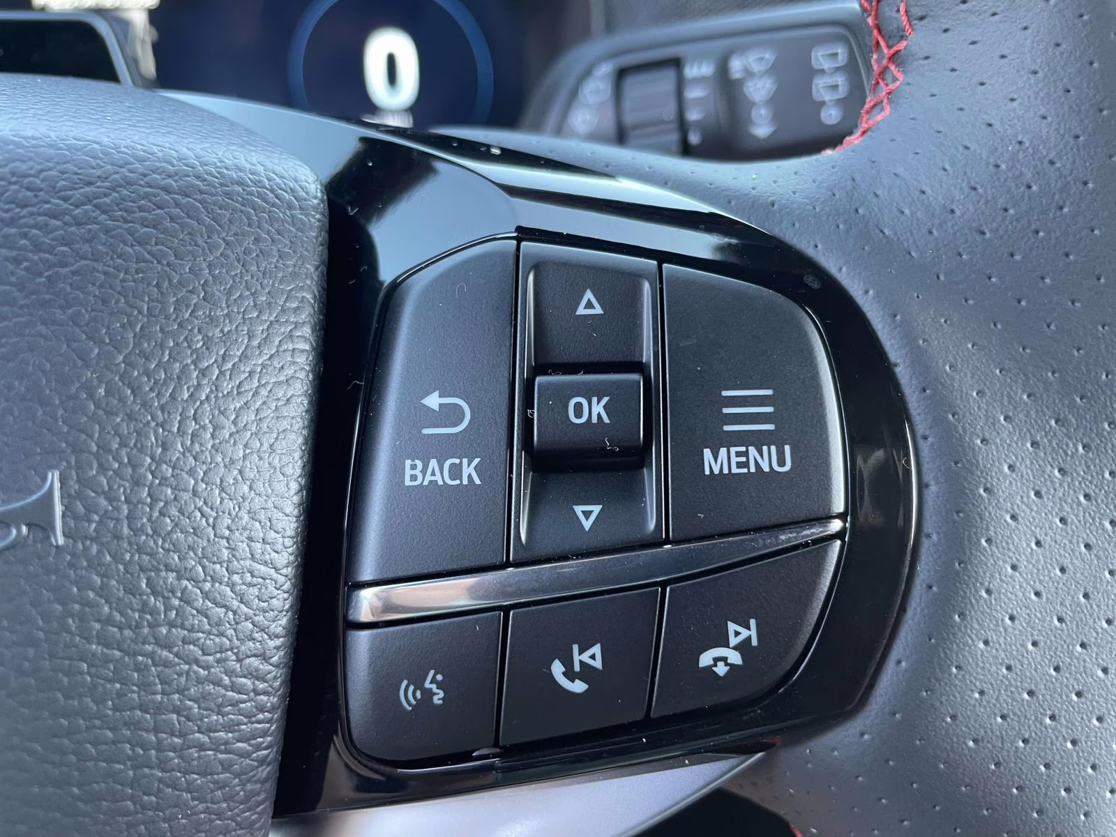 2026 Star White Metallic Tri-Coat Ford Explorer ST-Line RWD SUV