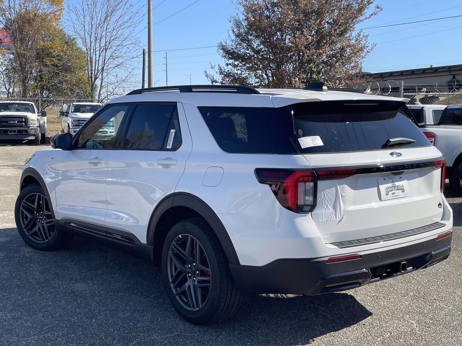 2026 Star White Metallic Tri-Coat Ford Explorer ST-Line RWD SUV