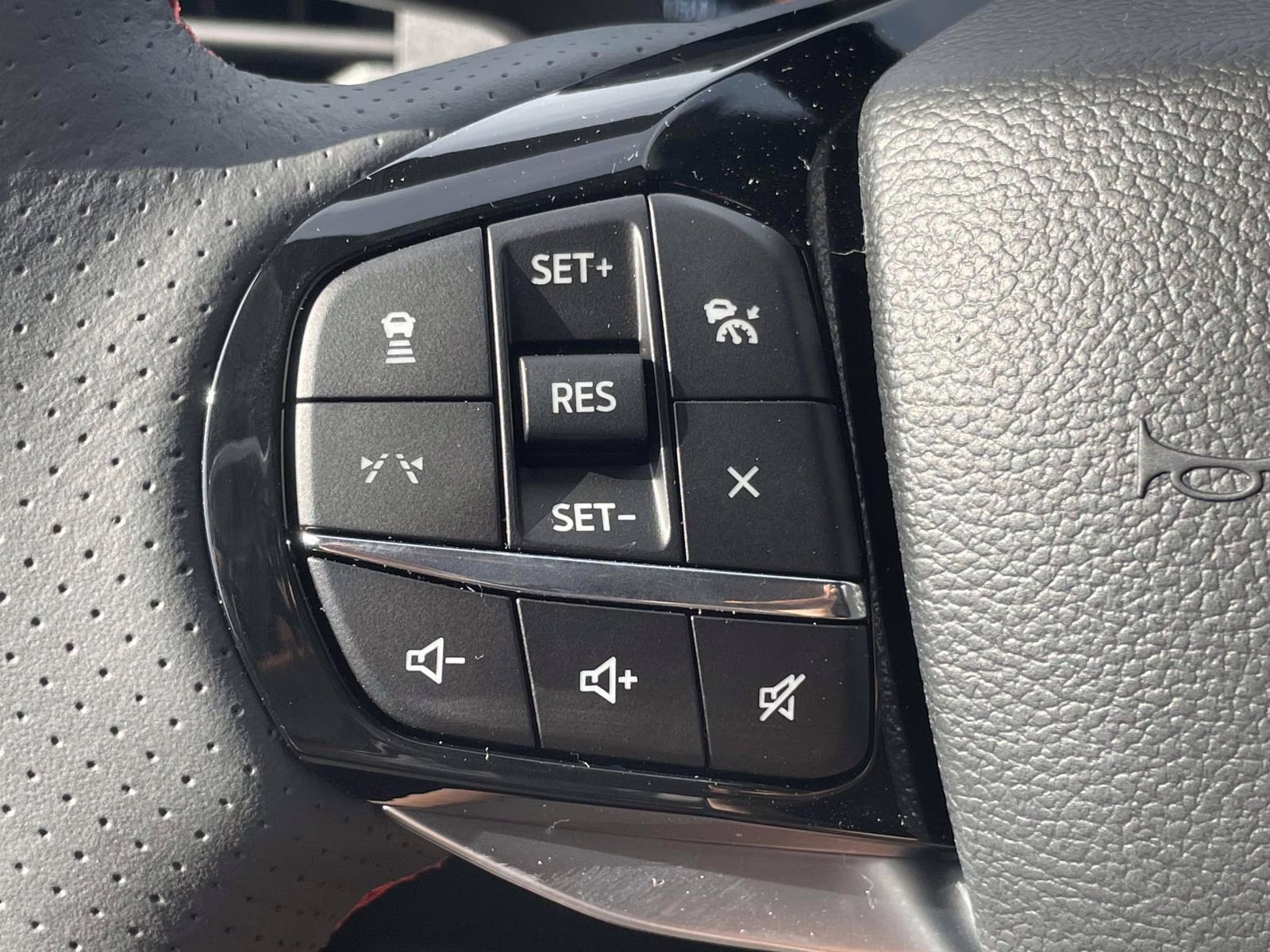 2026 Space White Metallic Ford Explorer ST-Line RWD SUV