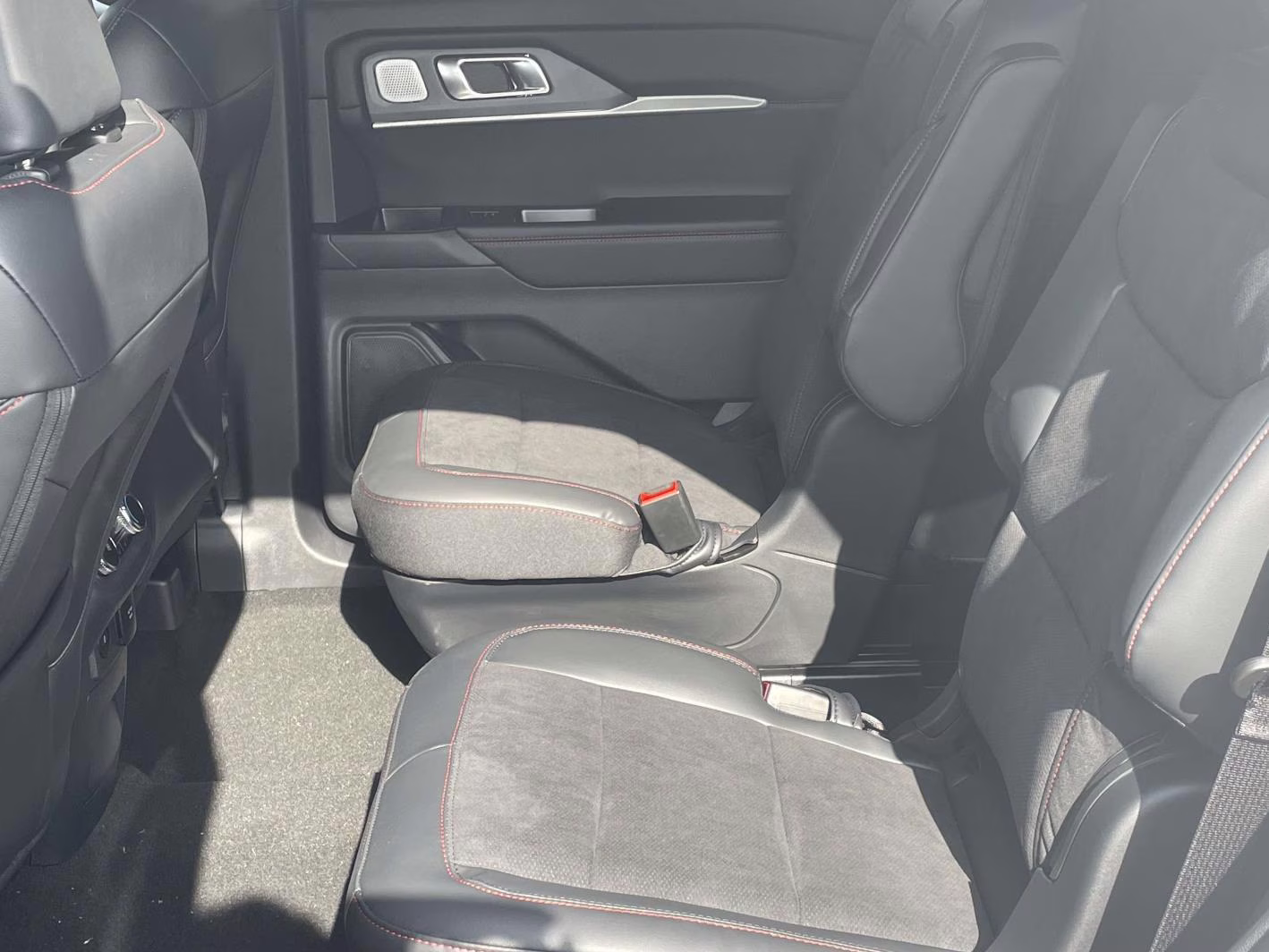 2026 Star White Metallic Tri-Coat Ford Explorer ST 4X4 SUV