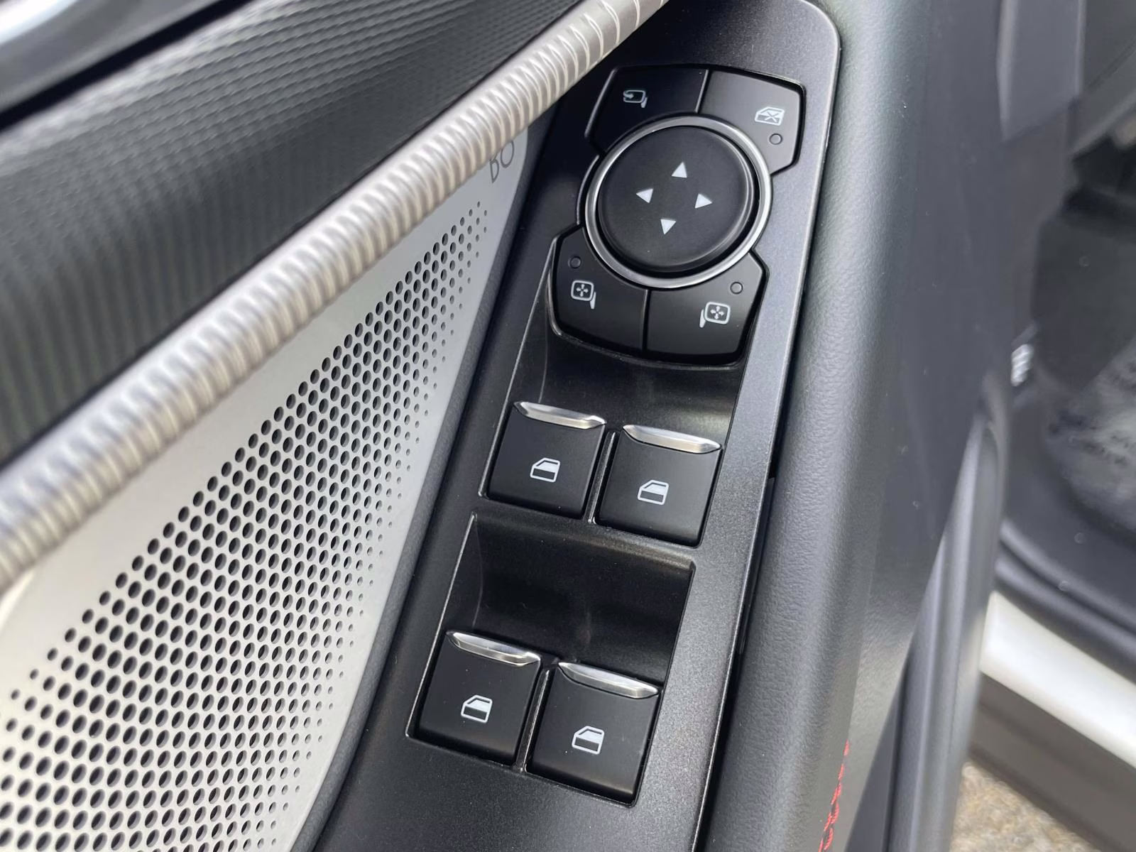 2026 Star White Metallic Tri-Coat Ford Explorer ST 4X4 SUV