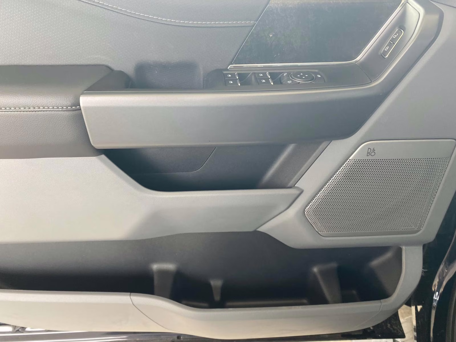 2025 Space White Metallic Ford F-150 Lightning Flash AWD Truck