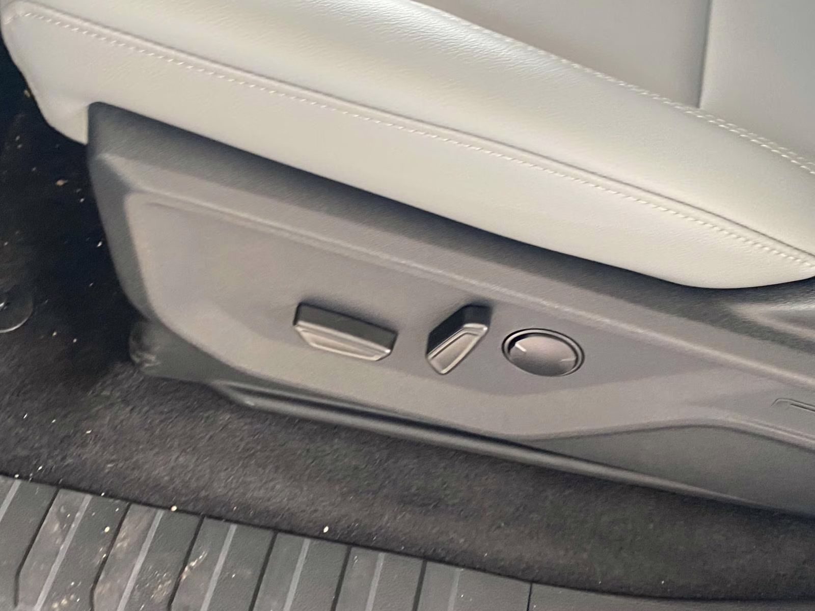 2025 Space White Metallic Ford F-150 Lightning Flash AWD Truck