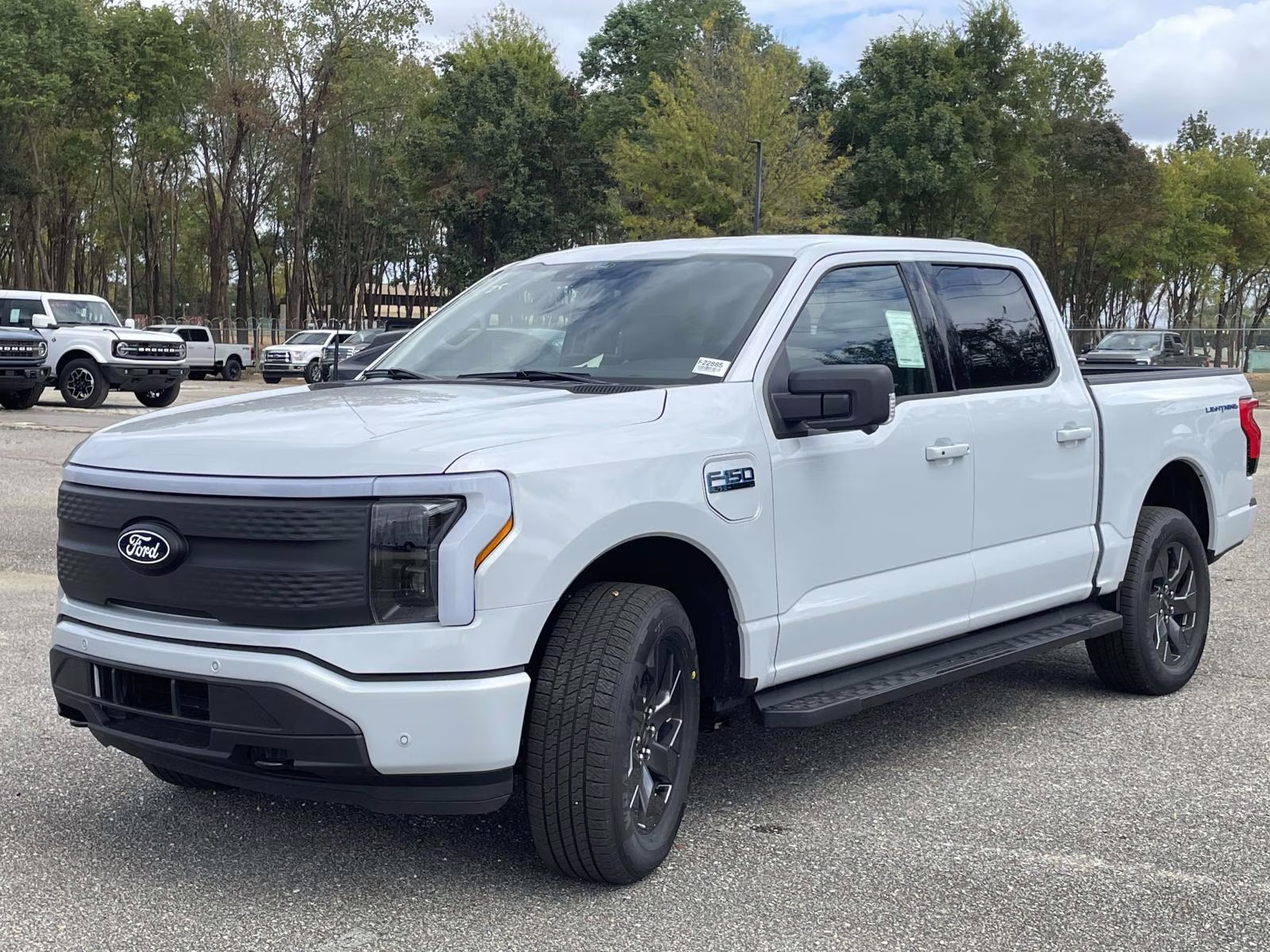 2025 Space White Metallic Ford F-150 Lightning Flash AWD Truck