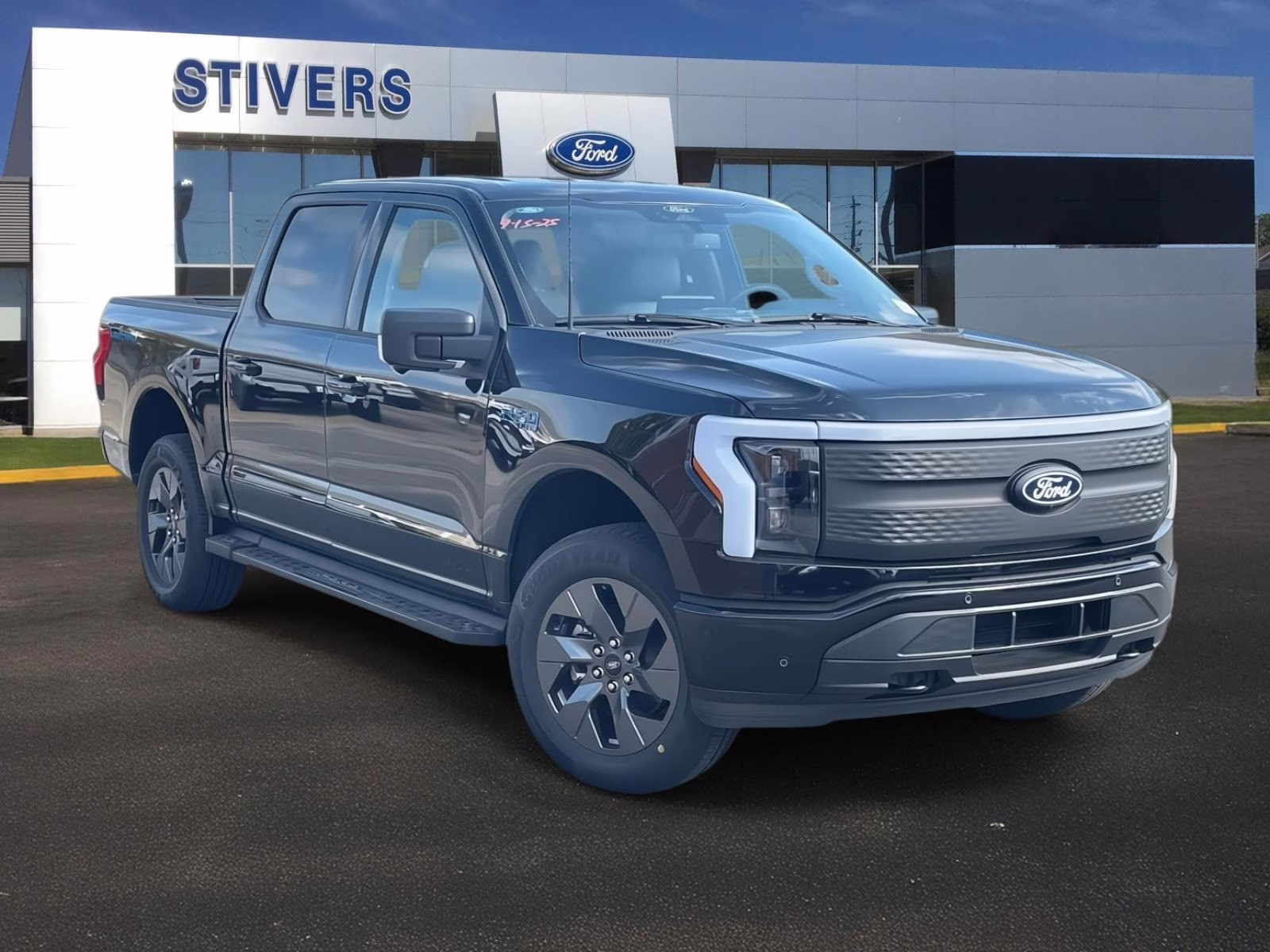 2025 Agate Black Metallic Ford F-150 Lightning Flash AWD Truck