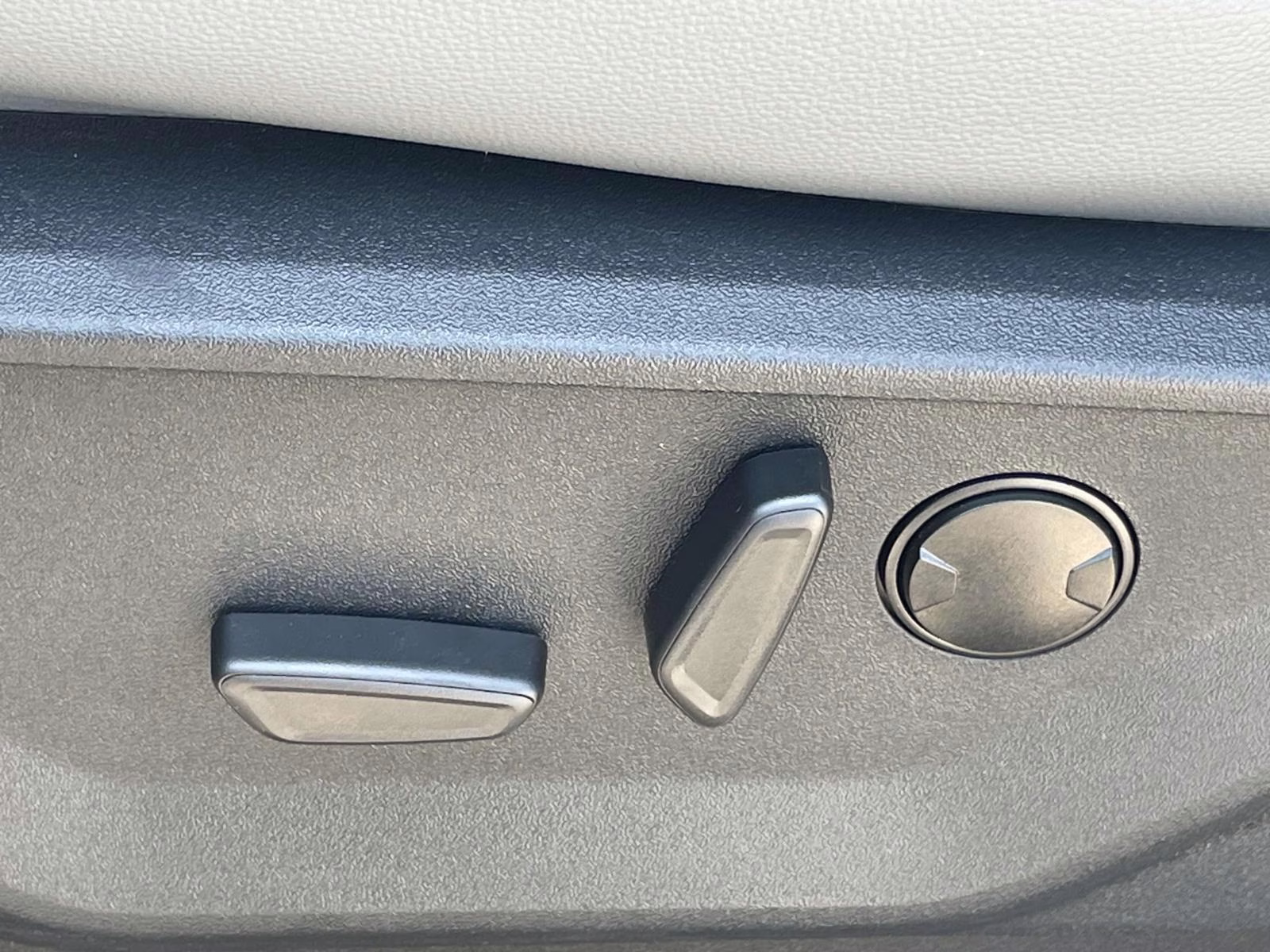 2025 Agate Black Metallic Ford F-150 Lightning Flash AWD Truck