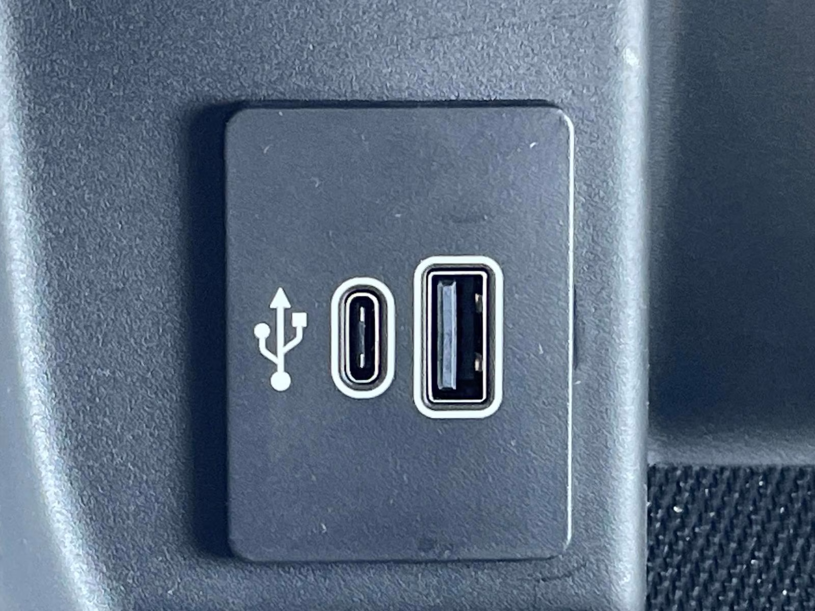 2025 Agate Black Metallic Ford F-150 Lightning Flash AWD Truck