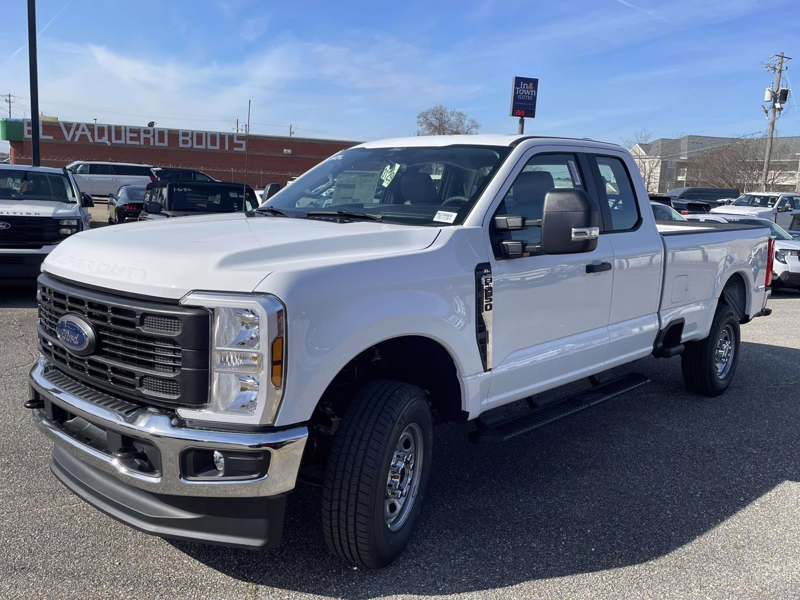 2026 Oxford White Ford Super Duty F-250 SRW XL 4X4 Truck