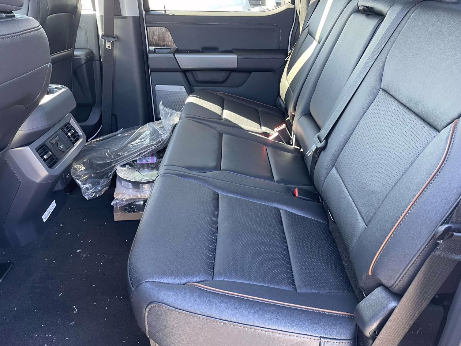 2026 Oxford White Ford Super Duty F-250 SRW Lariat 4X4 Truck