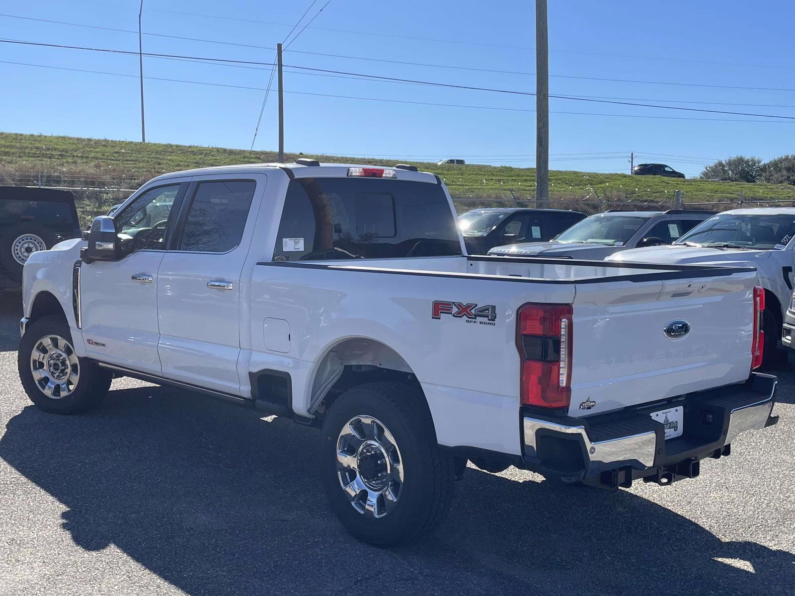 2026 Oxford White Ford Super Duty F-250 SRW Lariat 4X4 Truck