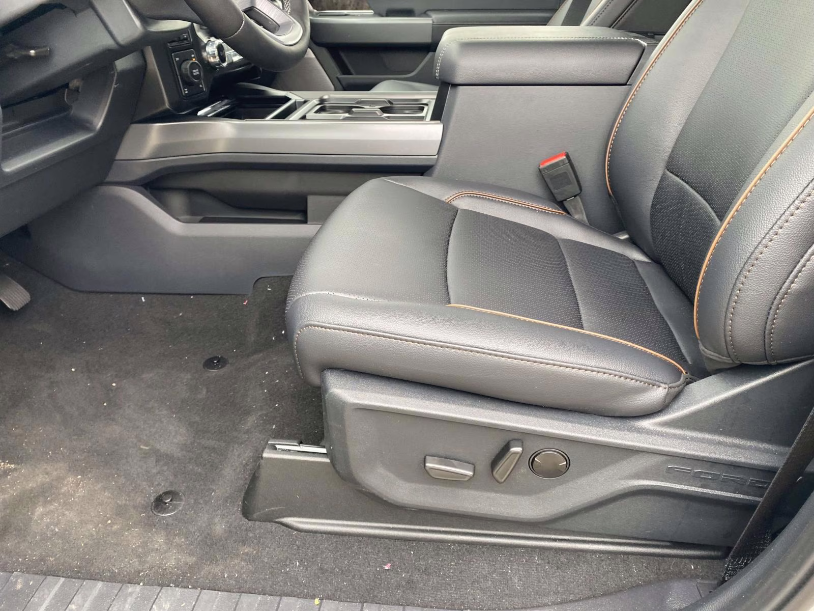 2026 Avalanche Ford Super Duty F-350 SRW Lariat 4X4 Truck