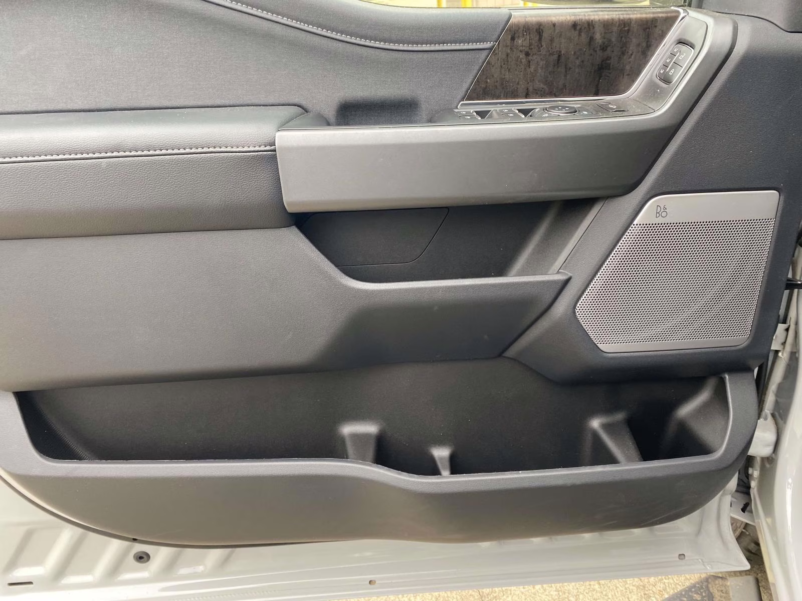 2026 Avalanche Ford Super Duty F-350 SRW Lariat 4X4 Truck