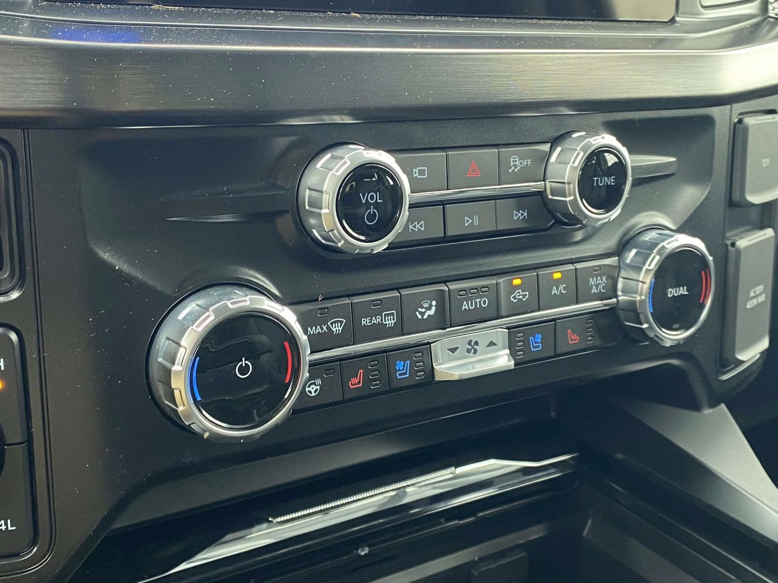 2026 Avalanche Ford Super Duty F-350 SRW Lariat 4X4 Truck