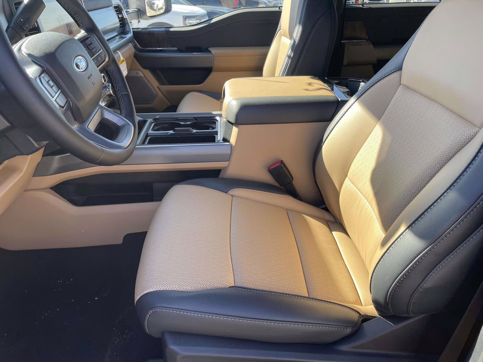 2026 Star White Metallic Tri-Coat Ford Super Duty F-350 SRW Lariat 4X4 Truck