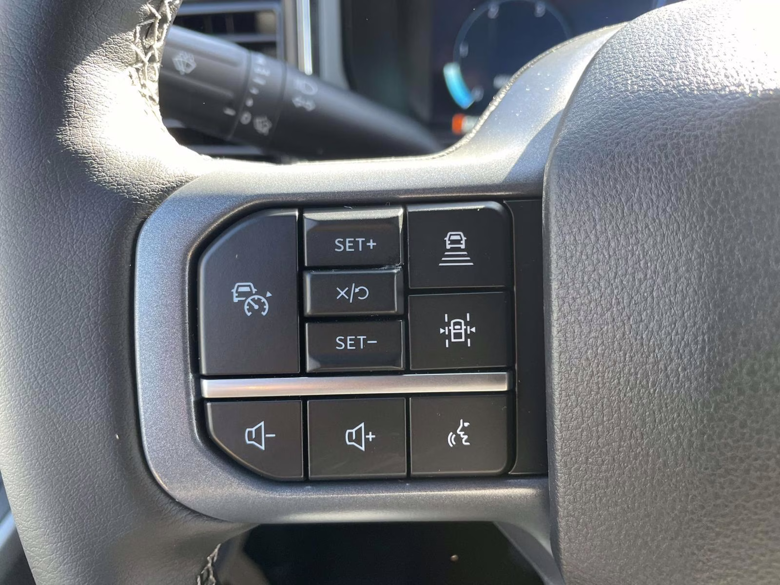 2026 Star White Metallic Tri-Coat Ford Super Duty F-350 SRW Lariat 4X4 Truck