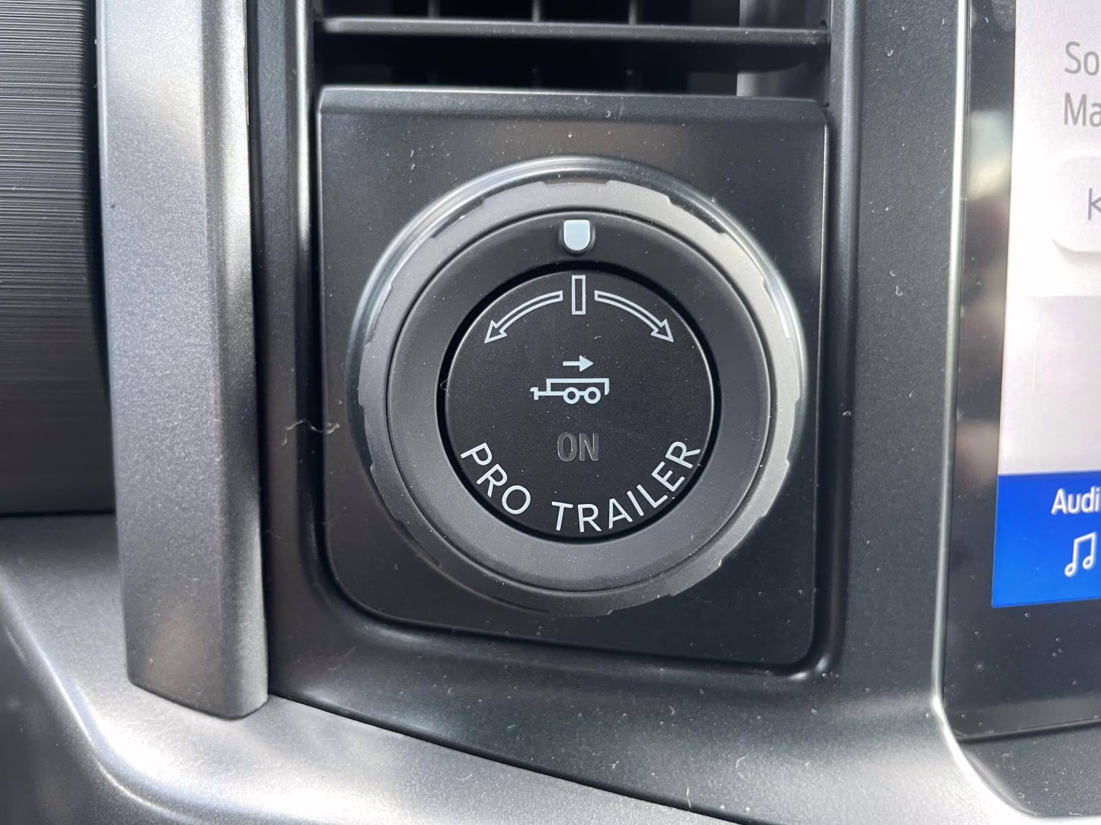 2025 Iconic Silver Metallic Ford F-150 XLT 4X4 Truck