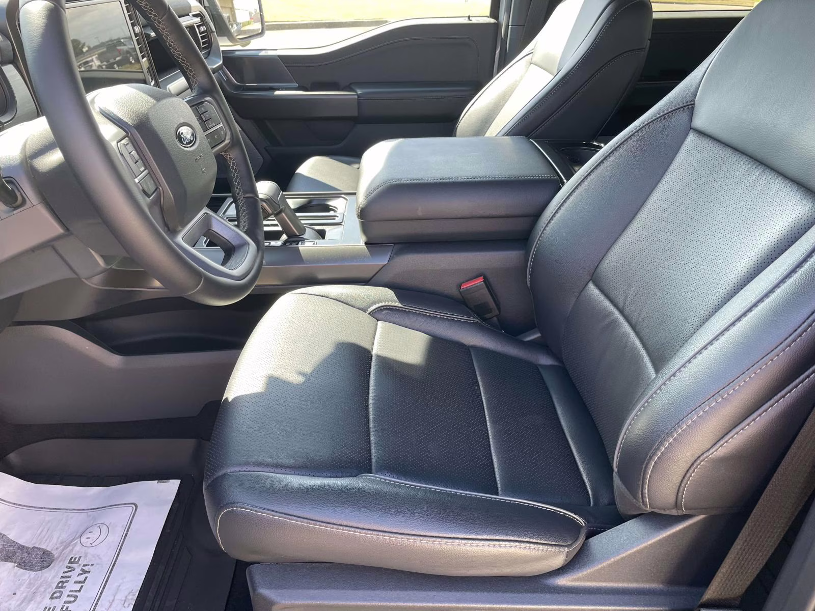 2025 Space White Metallic Ford F-150 Lariat 4X4 Truck