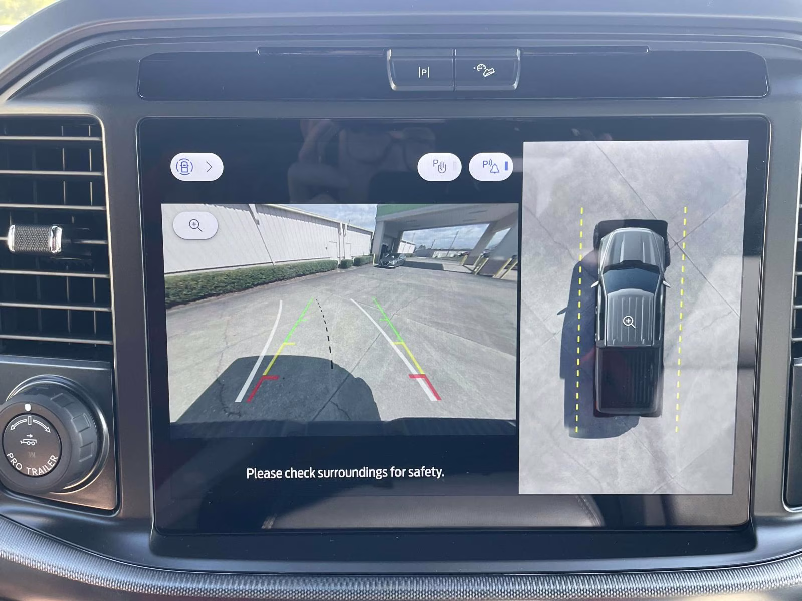 2025 Space White Metallic Ford F-150 Lariat 4X4 Truck