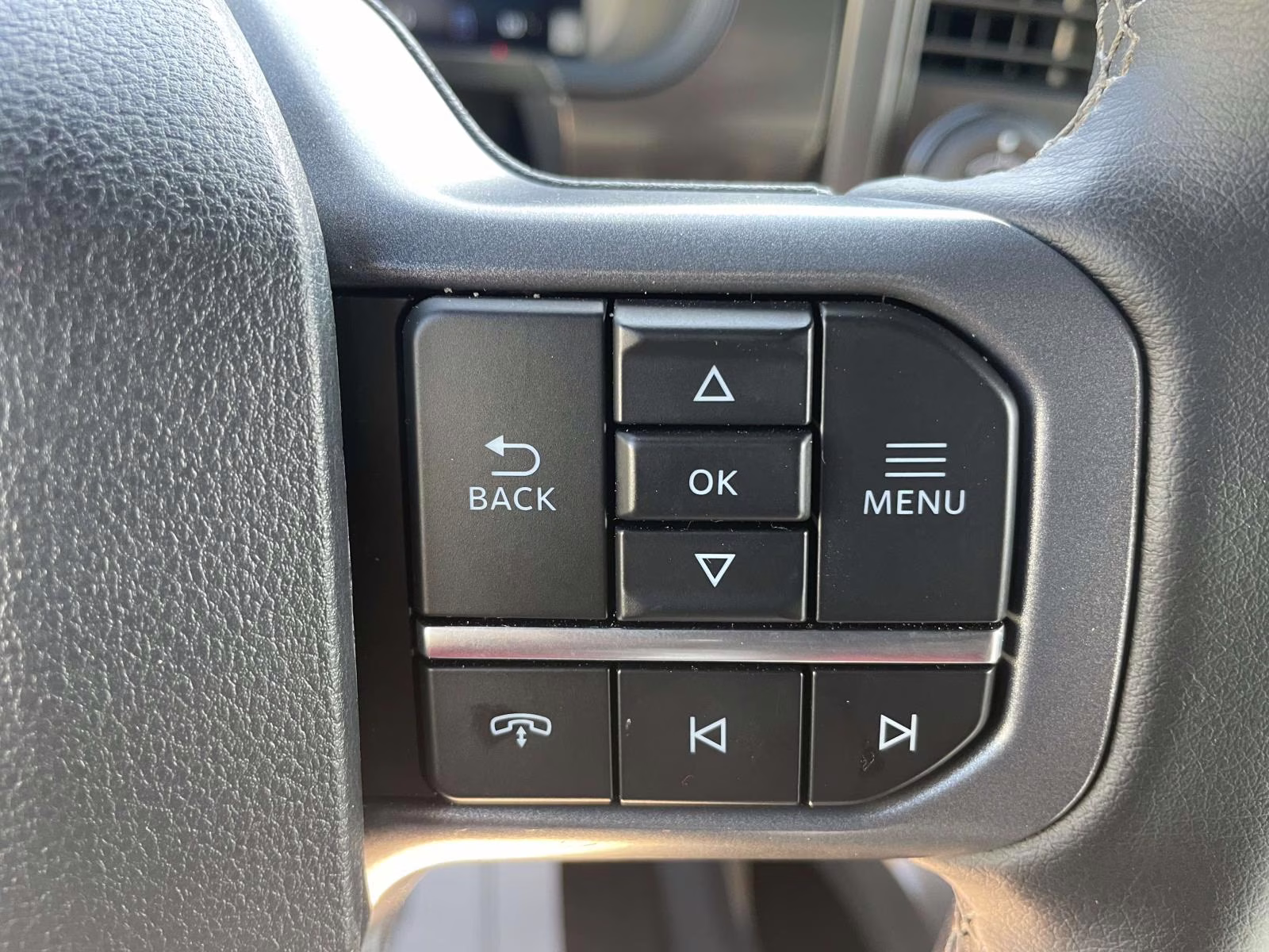 2025 Space White Metallic Ford F-150 Lariat 4X4 Truck