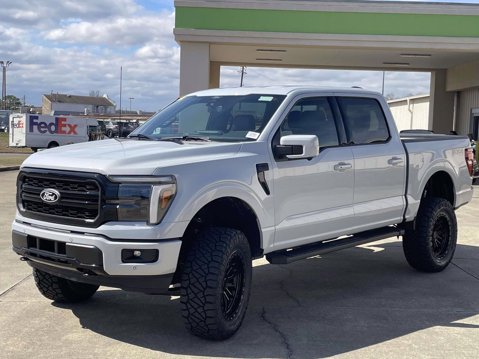 2025 Space White Metallic Ford F-150 Lariat 4X4 Truck