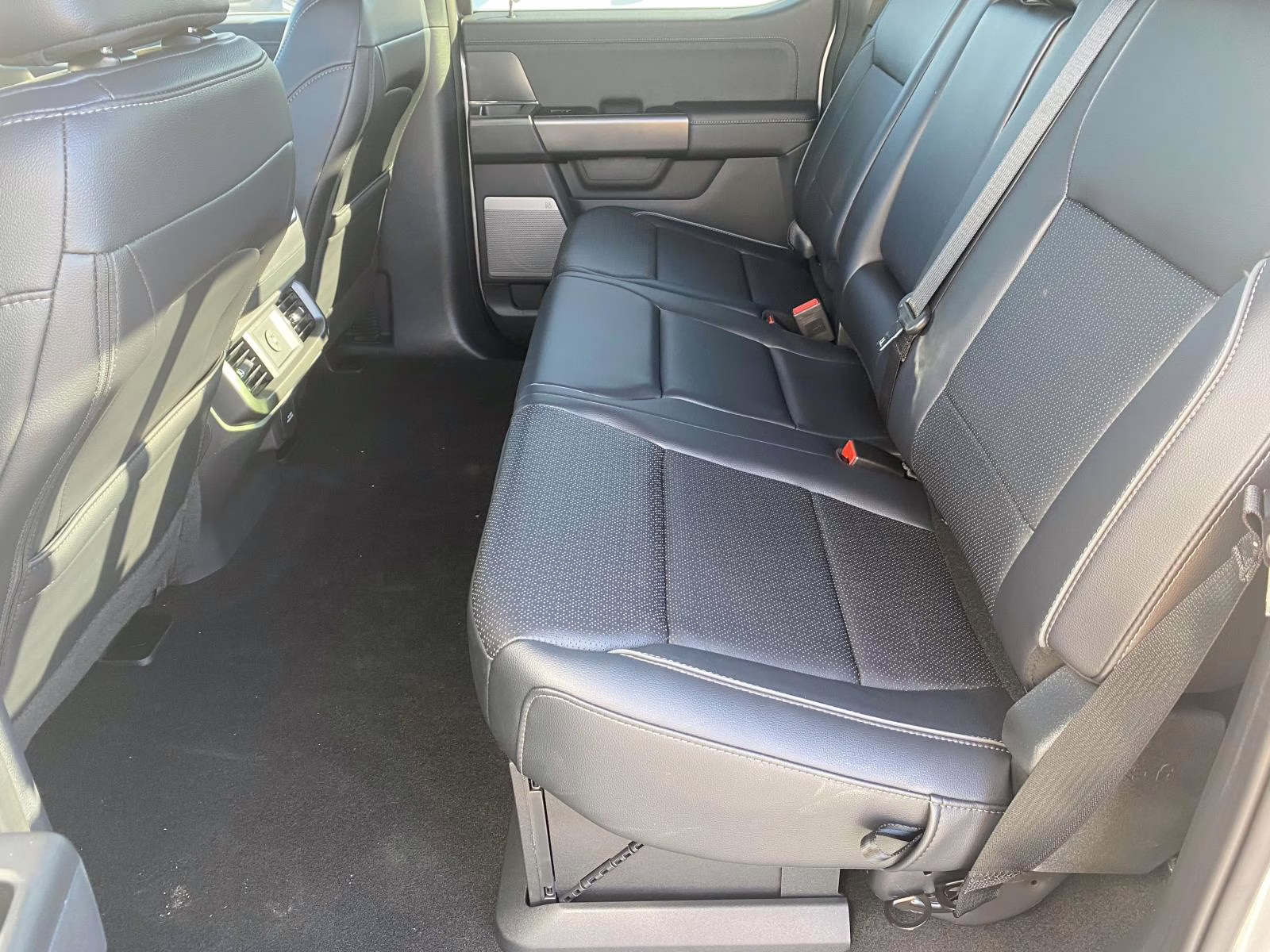 2025 Silver Metallic Ford F-150 Lariat 4X4 Truck