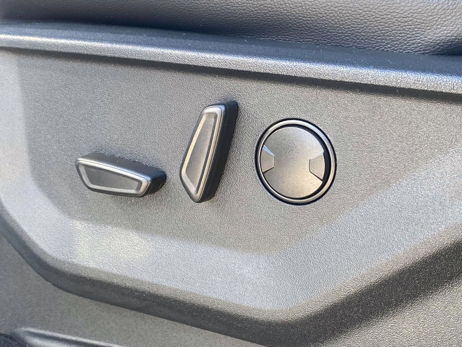 2025 Silver Metallic Ford F-150 Lariat 4X4 Truck