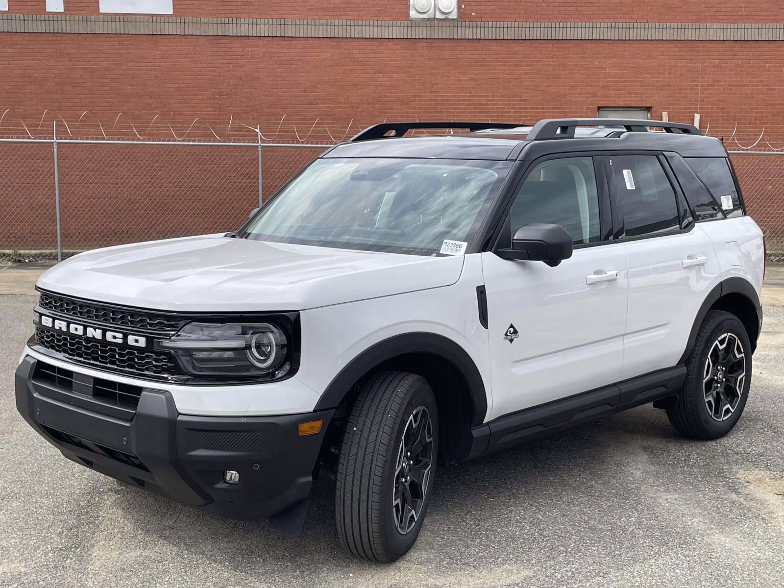 2025 Oxford White Ford Bronco Sport Outer Banks 4X4 SUV