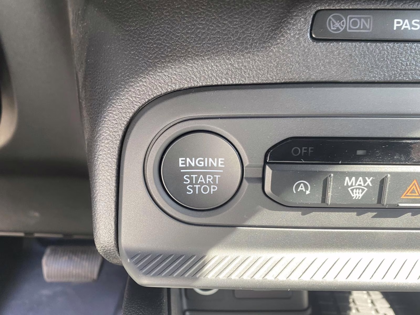 2025 Oxford White Ford Bronco Sport Badlands 4X4 SUV