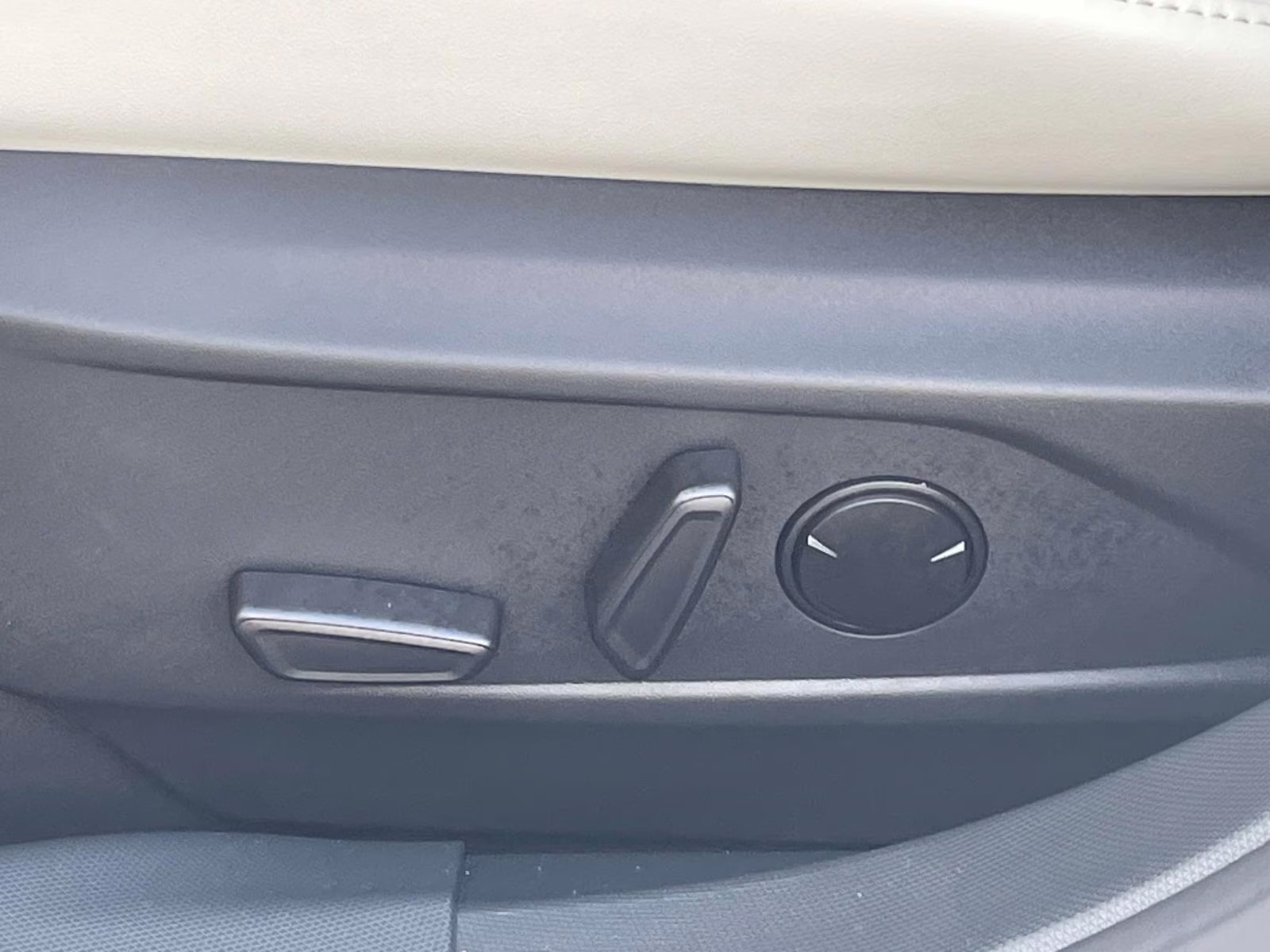 2025 Star White Metallic Tri-Coat Ford Mustang Mach-E Premium RWD SUV