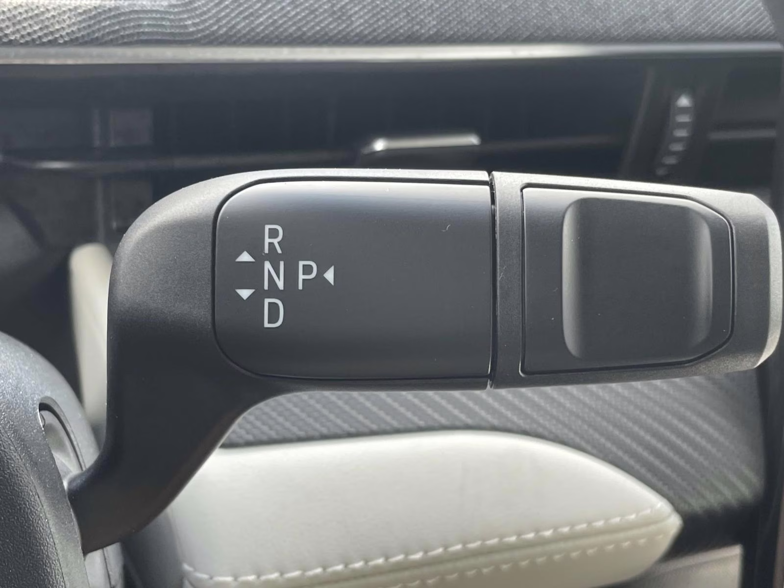 2025 Star White Metallic Tri-Coat Ford Mustang Mach-E Premium RWD SUV