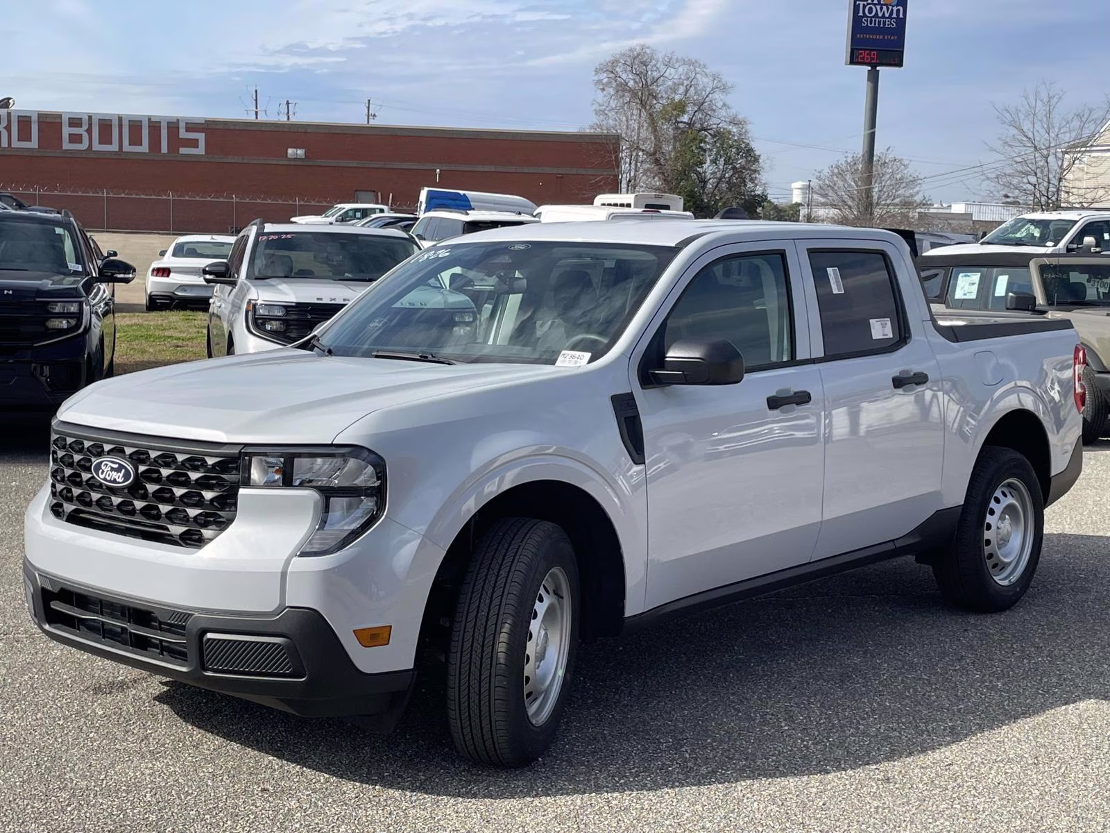 2026 Space White Metallic Ford Maverick XL FWD Truck