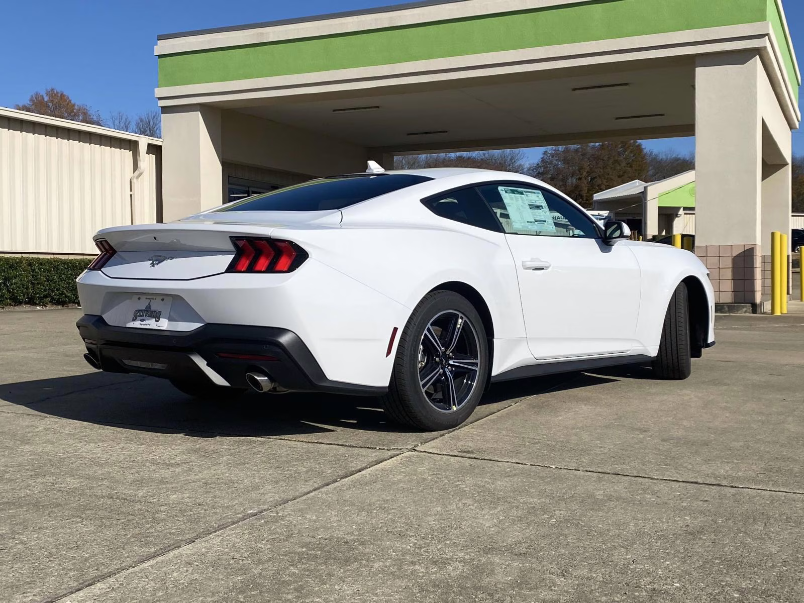 2025 Oxford White Ford Mustang EcoBoost RWD Coupe