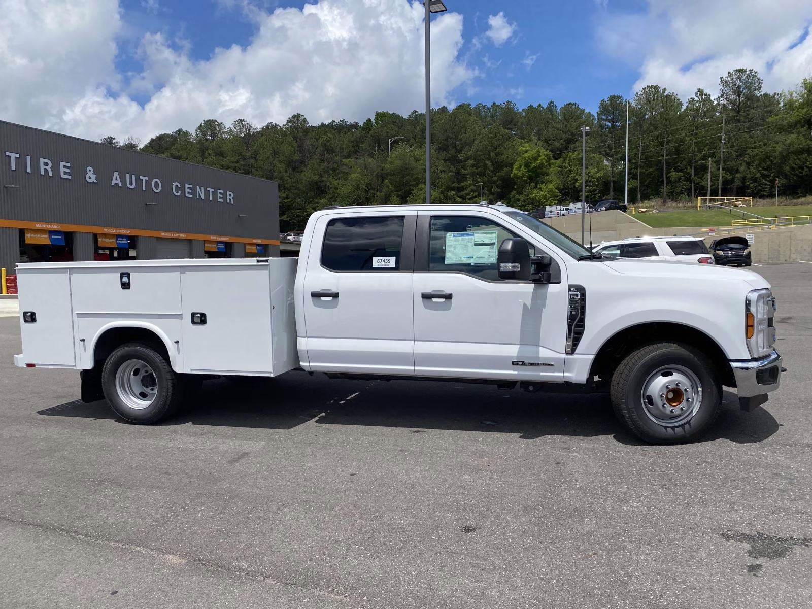 2025 Oxford White Ford Super Duty F-350 DRW XL RWD Chassis