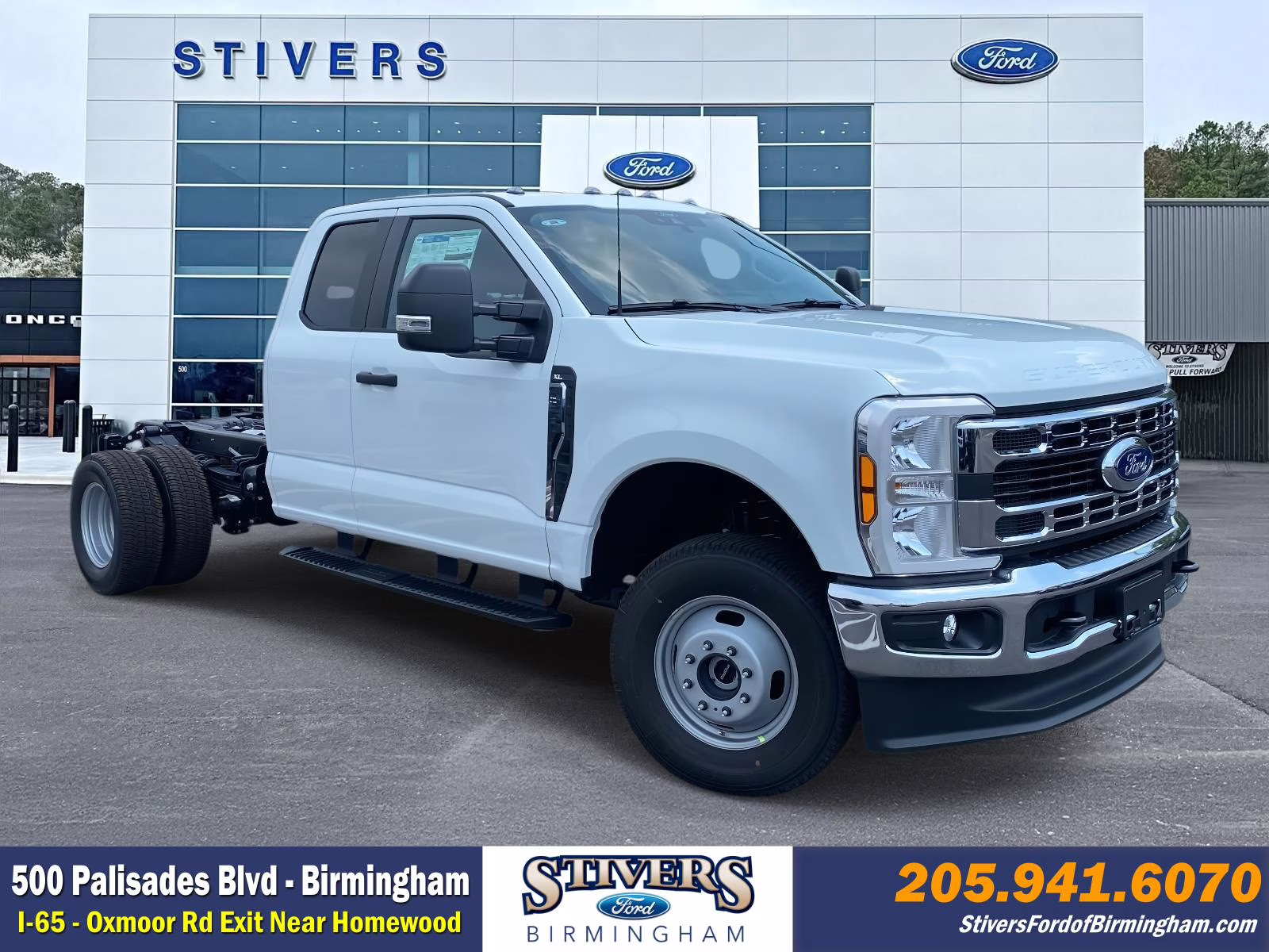 2025 Oxford White Ford Super Duty F-350 DRW XL 4X4 Chassis