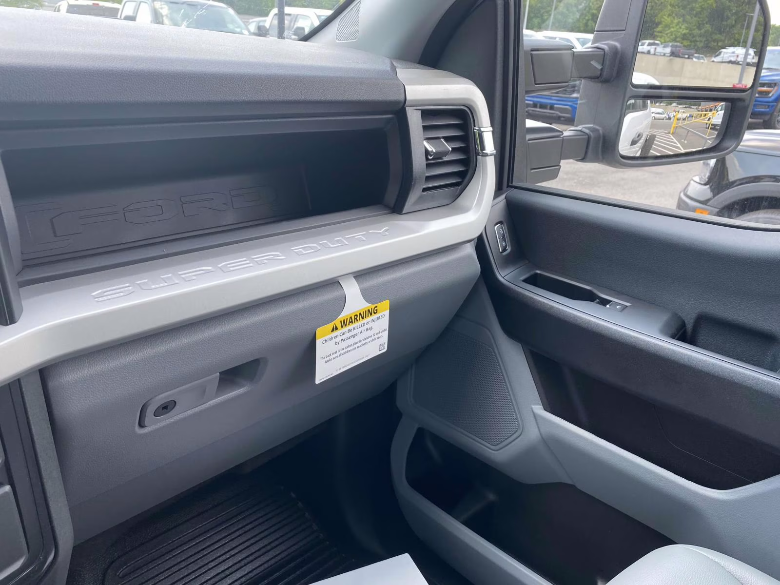 2025 Oxford White Ford Super Duty F-350 DRW XL 4X4 Chassis