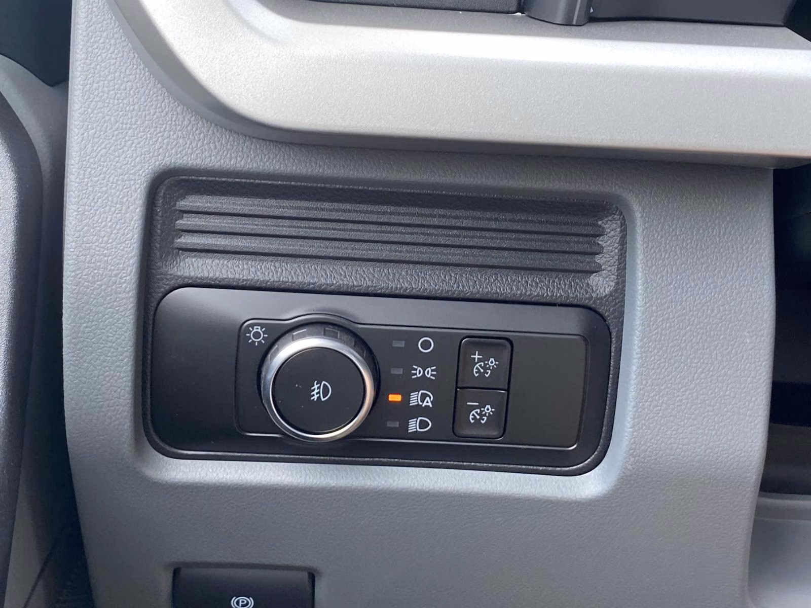 2025 Oxford White Ford Super Duty F-350 DRW XL 4X4 Chassis