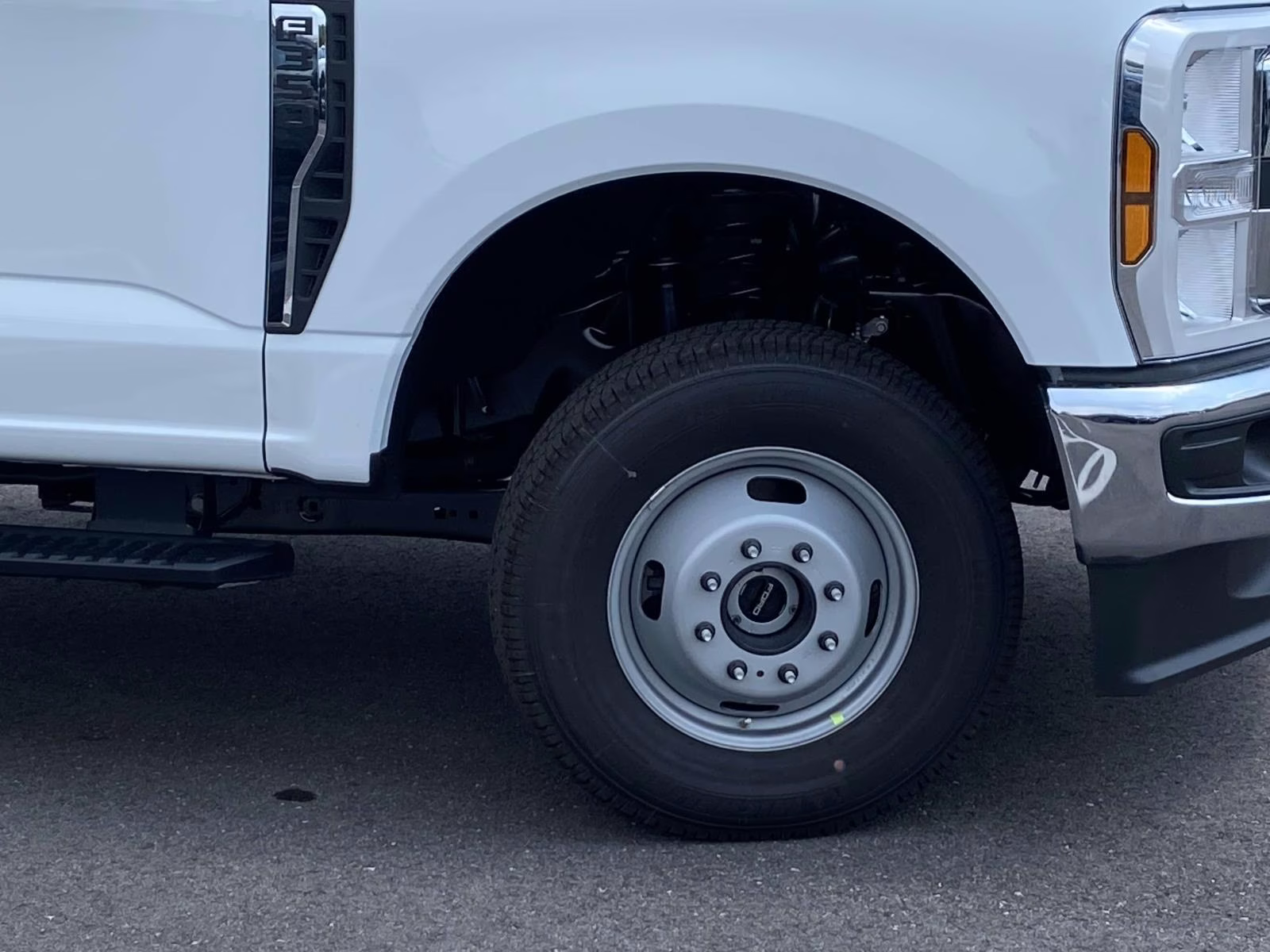 2025 Oxford White Ford Super Duty F-350 DRW XL 4X4 Chassis