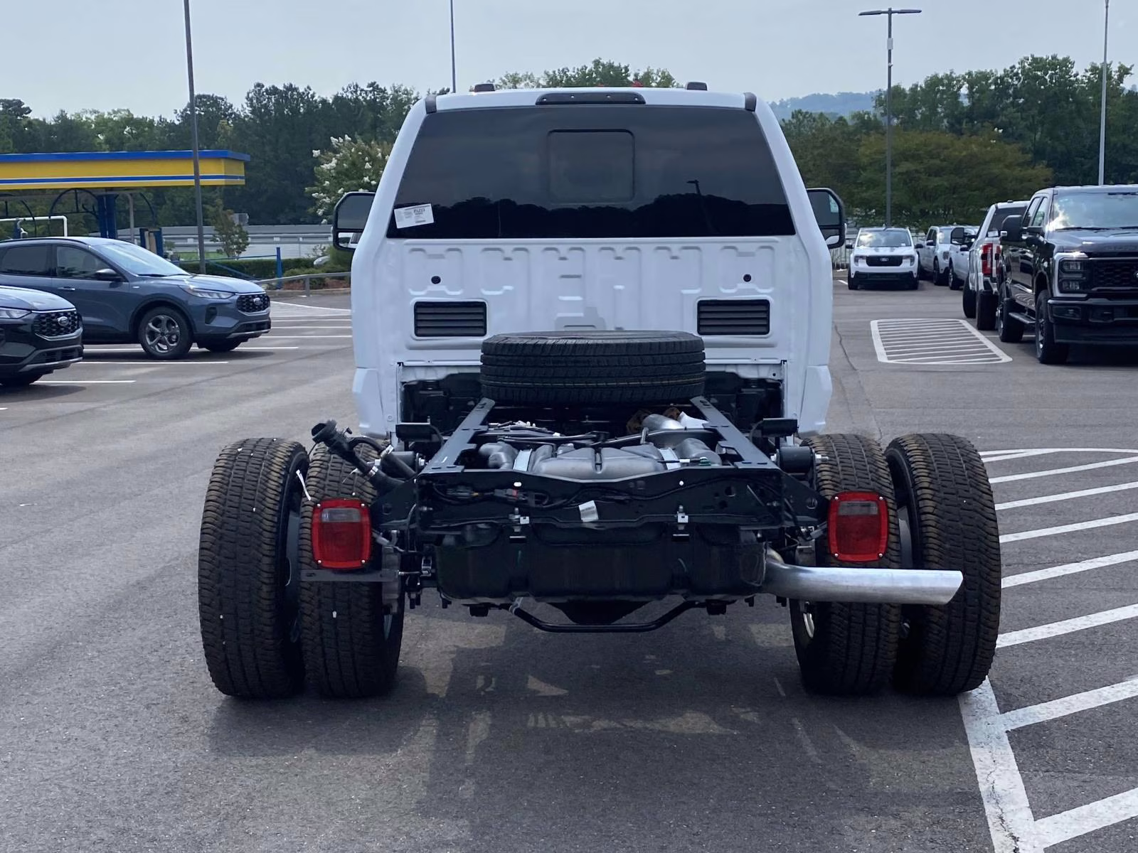 2025 Oxford White Ford Super Duty F-350 DRW XL 4X4 Chassis