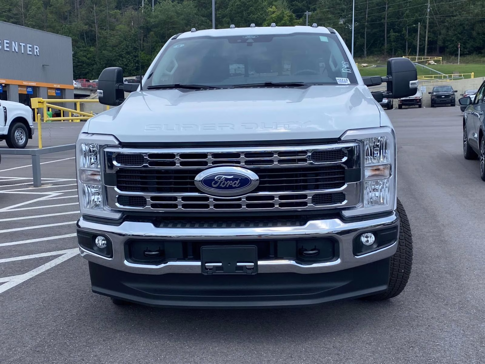 2025 Oxford White Ford Super Duty F-350 DRW XL 4X4 Chassis