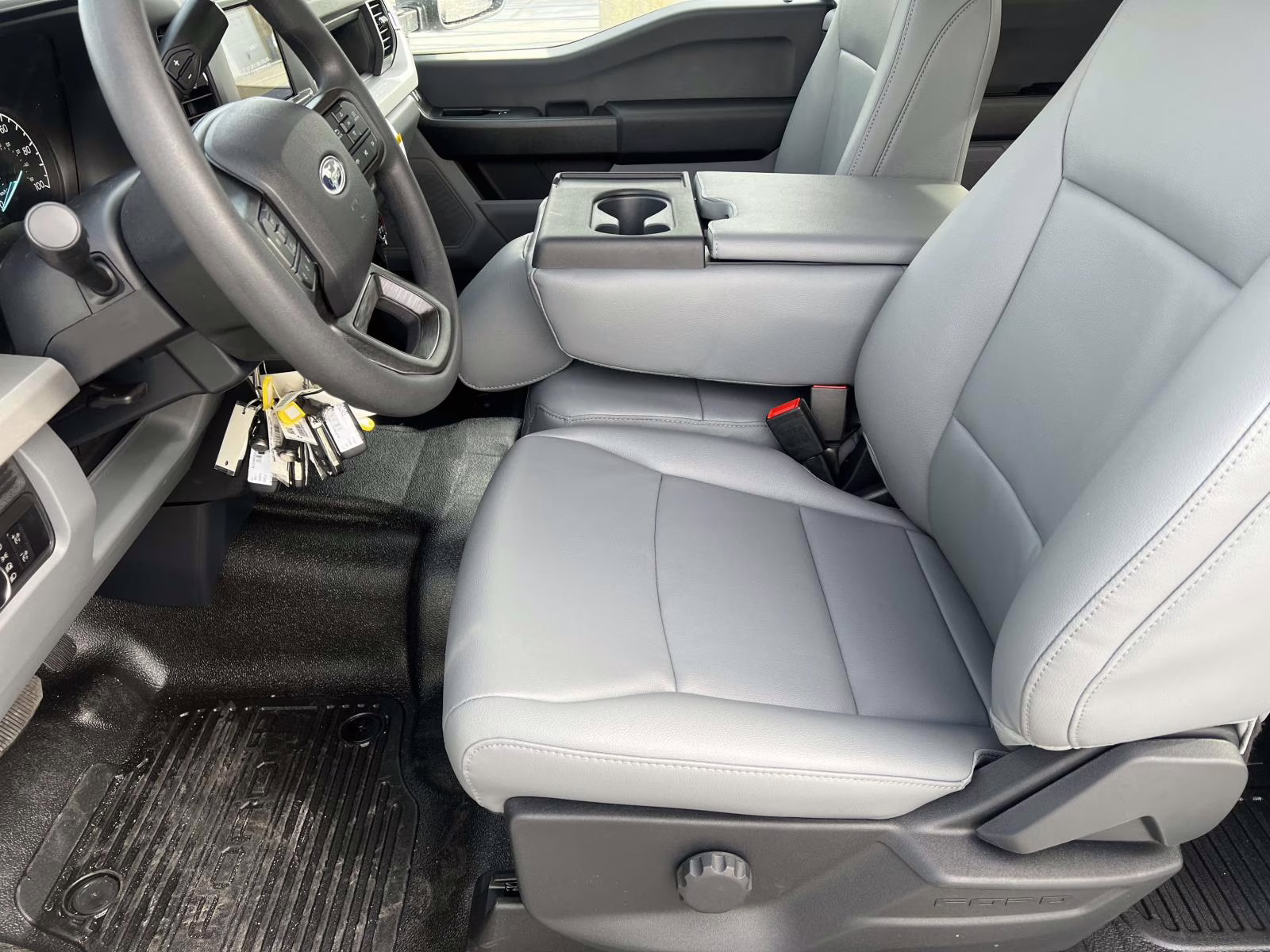 2026 Oxford White Ford Super Duty F-350 DRW XL 4X4 Chassis