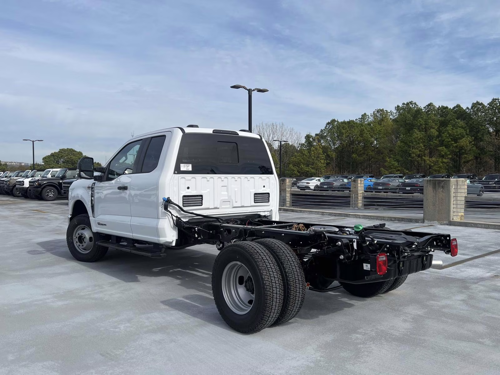 2026 Oxford White Ford Super Duty F-350 DRW XL 4X4 Chassis
