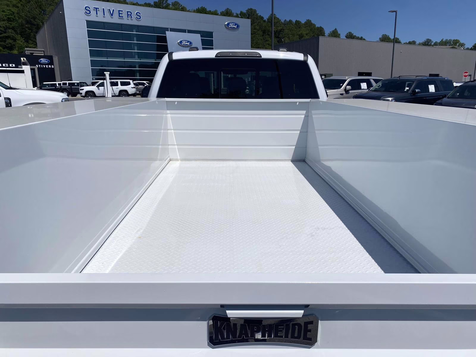 2026 Oxford White Ford Super Duty F-350 DRW XL 4X4 Chassis