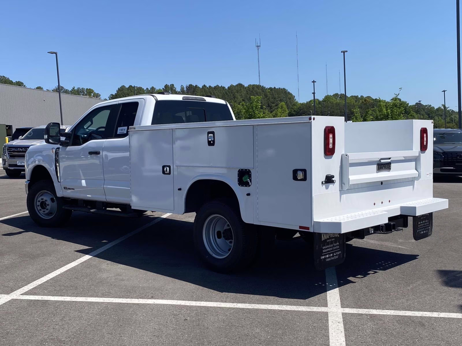 2026 Oxford White Ford Super Duty F-350 DRW XL 4X4 Chassis