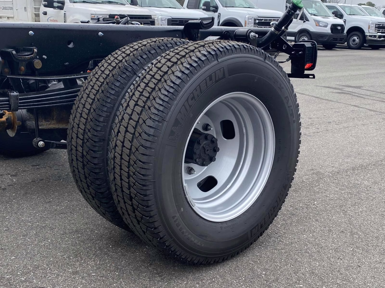 2026 Oxford White Ford Super Duty F-350 DRW XL 4X4 Chassis